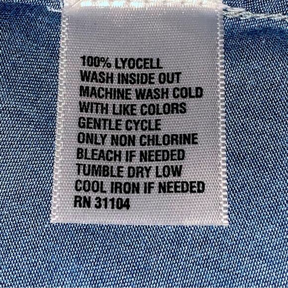 CROWN & IVY Womens Sleeveless Denim Top Small Upper Back Cut Out Lyocell Summer - Picture 3 of 8